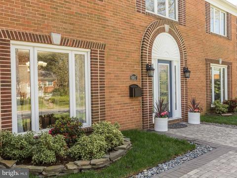 6917 Southridge Dr, Mclean, VA 22101 photo 2