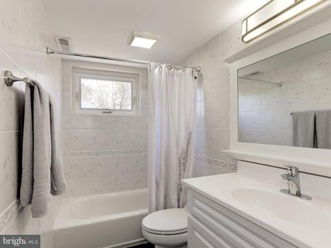 6917 Southridge Dr, Mclean, VA 22101 photo 8