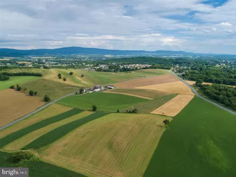 10699 Tomstown Rd, Waynesboro, PA 17268