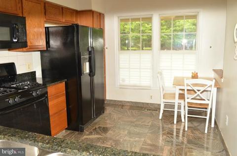 9340 Breamore Ct, Laurel, MD 20723 photo 4