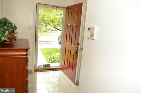 9340 Breamore Ct, Laurel, MD 20723 photo 2