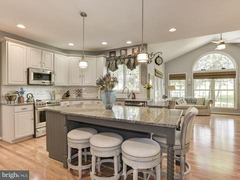 3842 Devonshire Rd, Hampstead, MD 21074 photo 8