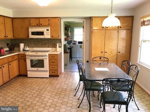 1319 Titania Ln, Mclean, VA 22102 photo 4