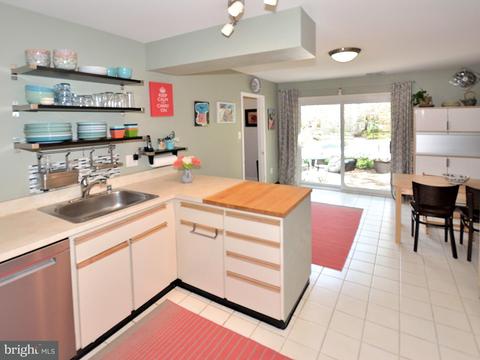 1610 Wainwright Dr, Reston, VA 20190 photo 10