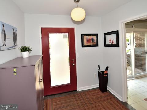 1610 Wainwright Dr, Reston, VA 20190 photo 3