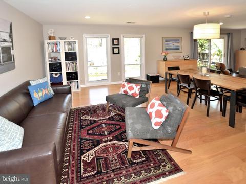 1610 Wainwright Dr, Reston, VA 20190 photo 4