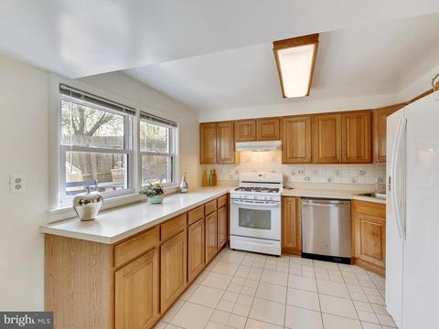 10504 Glenhaven Dr, Silver Spring, MD 20902 photo 2