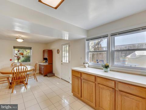 10504 Glenhaven Dr, Silver Spring, MD 20902 photo 3
