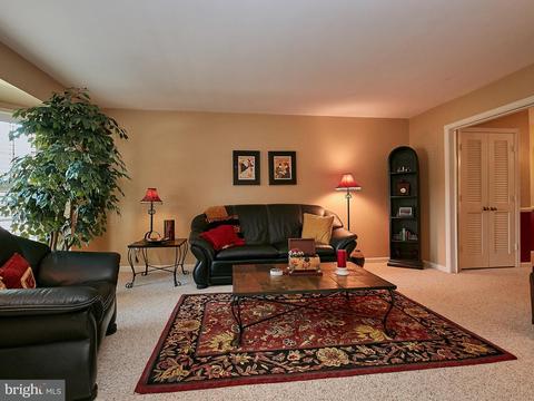 5959 Queenston St, Springfield, VA 22152 photo 7