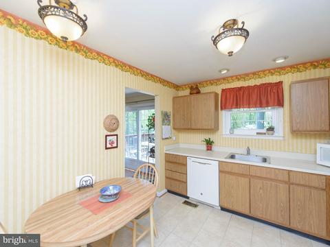 1221 Lorene Dr, Pasadena, MD 21122 photo 5