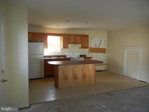 710 Ebenezer Dr, Salisbury, MD 21801 photo 2
