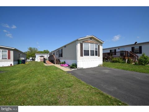 302 Joan Dr, Bear, DE 19701 photo 1