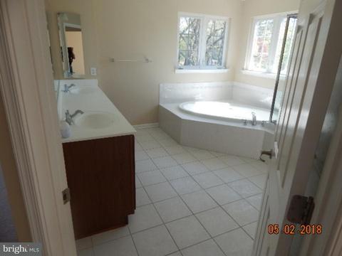 9 Gres Ct, Hamilton, NJ 08619 photo 12