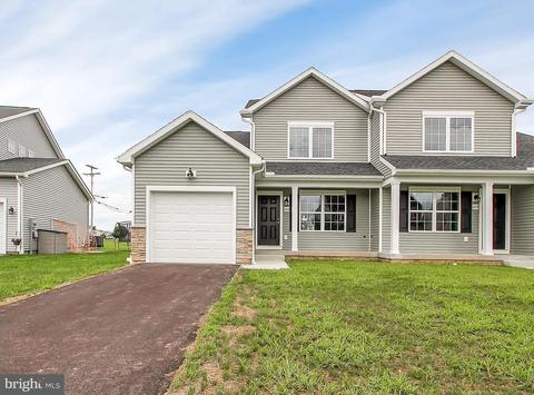 325 Maple Dr, Hanover, PA 17331 photo 1