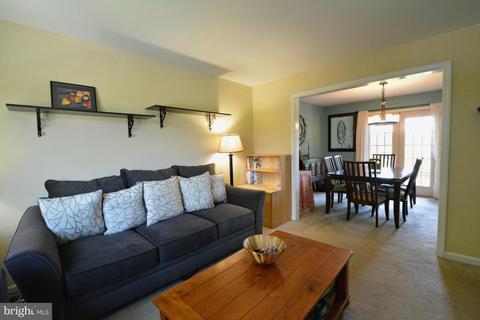 338 N Locust St, Lititz, PA 17543 photo 3