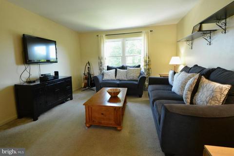 338 N Locust St, Lititz, PA 17543 photo 4