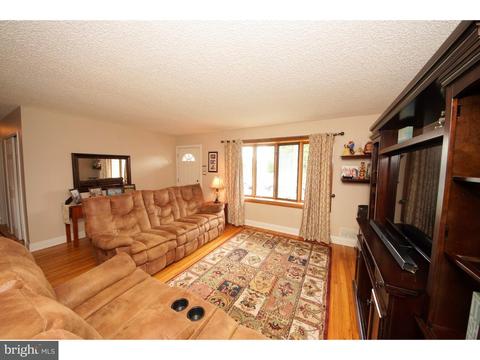 24 Dan Rd, Hamilton, NJ 08620 photo 5