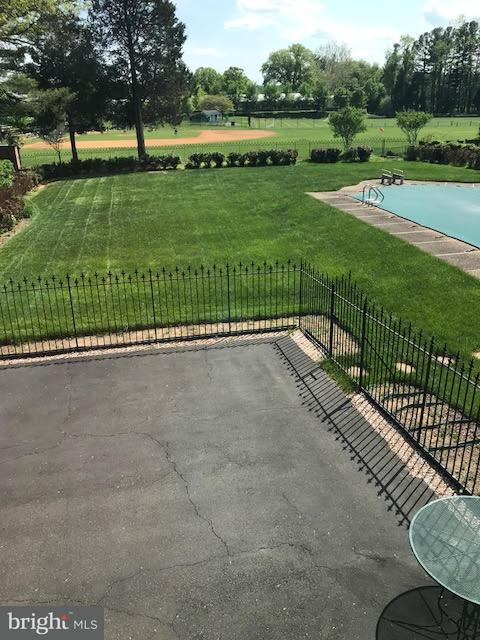 1233 Meyer Ct, Mclean, VA 22101 photo 9