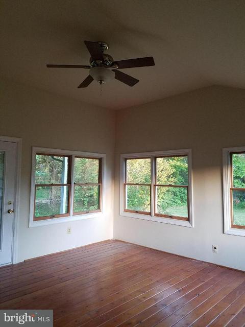 7509 Gresham St, Springfield, VA 22151 photo 3