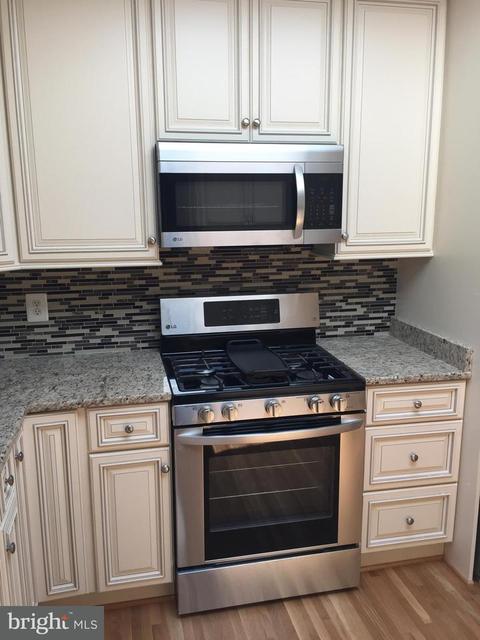 8526 Fairburn Dr, Springfield, VA 22152 photo 3