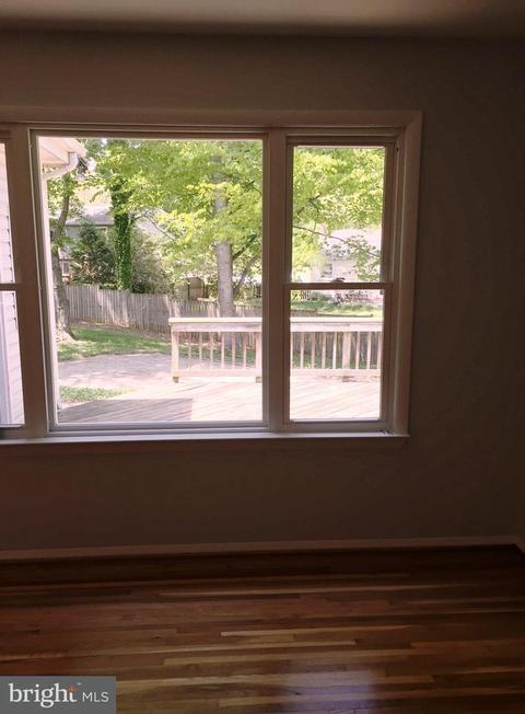 8526 Fairburn Dr, Springfield, VA 22152 photo 4