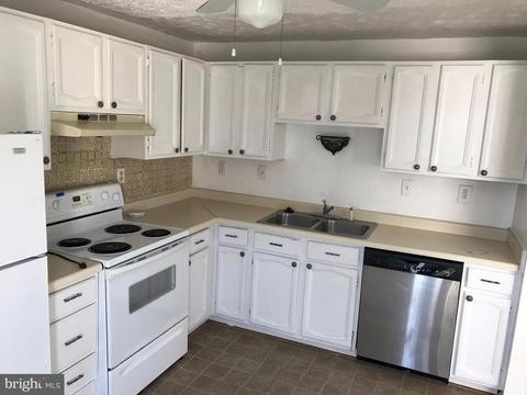 3601 Robin Air Ct, Pasadena, MD 21122 photo 3