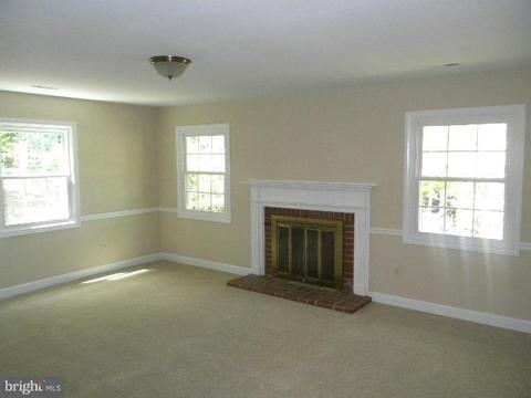 8717 Graystone Ln, Laurel, MD 20708 photo 3