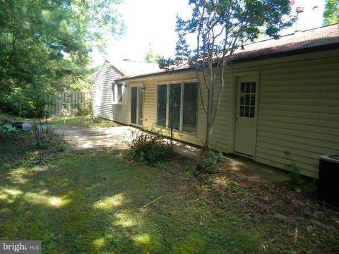 8717 Graystone Ln, Laurel, MD 20708 photo 5