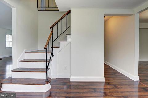 12223 Valerie Ln, Laurel, MD 20708 photo 3