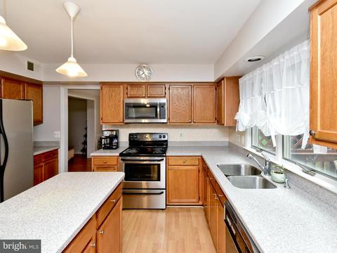 8803 Bovelder Dr, Laurel, MD 20708 photo 6