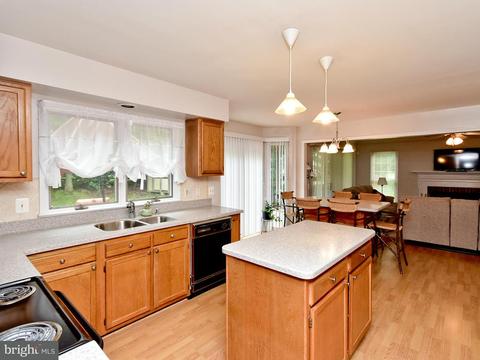 8803 Bovelder Dr, Laurel, MD 20708 photo 7