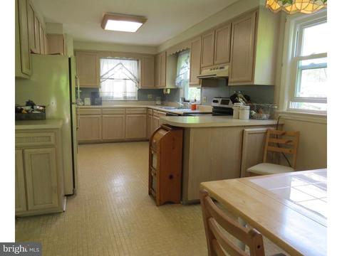 519 Sutherland Rd, Ewing, NJ 08618 photo 7
