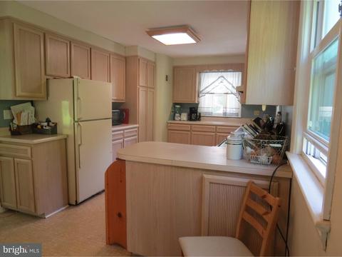 519 Sutherland Rd, Ewing, NJ 08618 photo 8