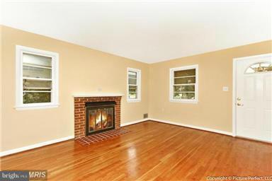 811 Young Pl, Frederick, MD 21702 photo 2
