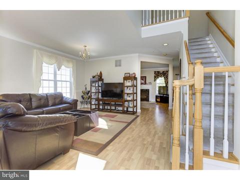 24 Stoneham Dr, Delran, NJ 08075 photo 2