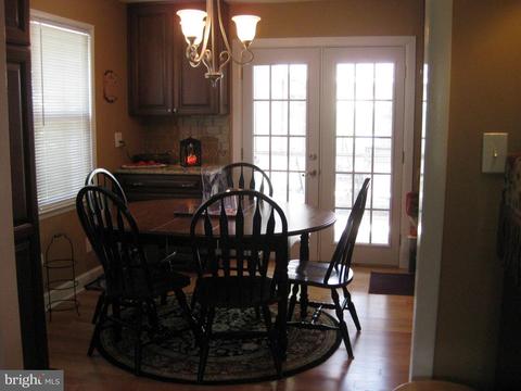 7409 Bath St, Springfield, VA 22150 photo 4