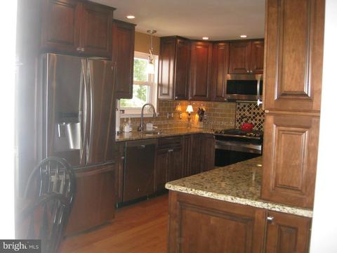 7409 Bath St, Springfield, VA 22150 photo 8