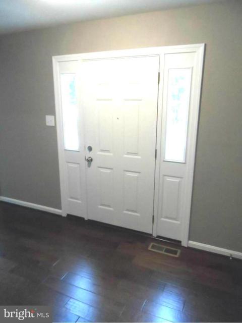 7013 Maple Tree Ln, Springfield, VA 22152 photo 2