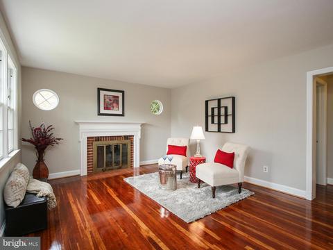 1513 Forest Glen Rd, Silver Spring, MD 20910 photo 4