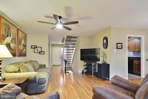 2024 Golf Course Dr, Reston, VA 20191 photo 6