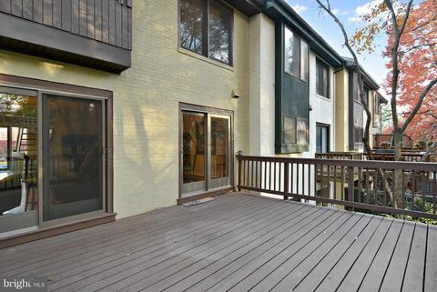 2024 Golf Course Dr, Reston, VA 20191 photo 10