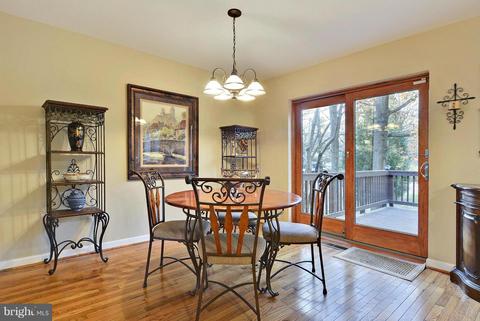 2024 Golf Course Dr, Reston, VA 20191 photo 8