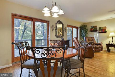 2024 Golf Course Dr, Reston, VA 20191 photo 9