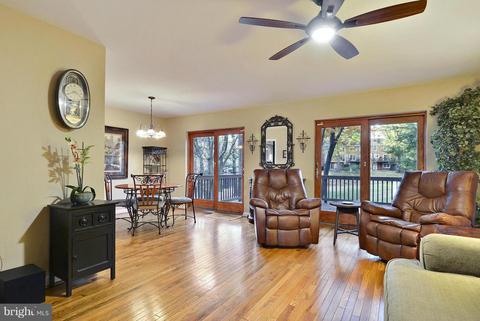 2024 Golf Course Dr, Reston, VA 20191 photo 3