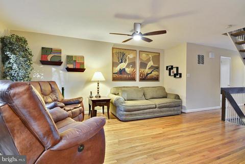 2024 Golf Course Dr, Reston, VA 20191 photo 4