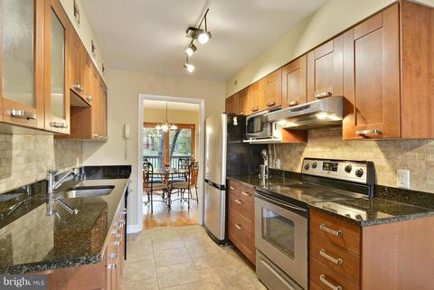 2024 Golf Course Dr, Reston, VA 20191 photo 13
