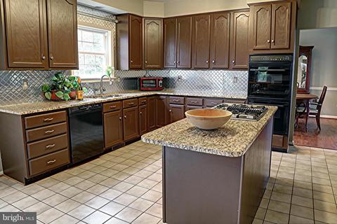 322 Early Pride Ct, Pasadena, MD 21122 photo 9