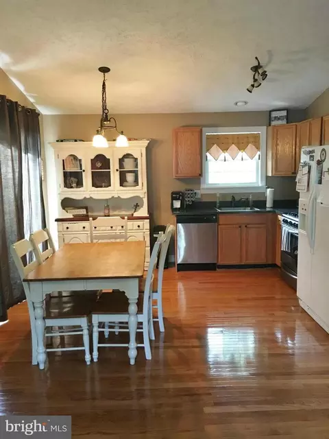 202 Knoll Ct, Pasadena, MD 21122 photo 5