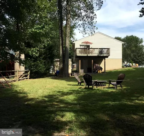 202 Knoll Ct, Pasadena, MD 21122 photo 2