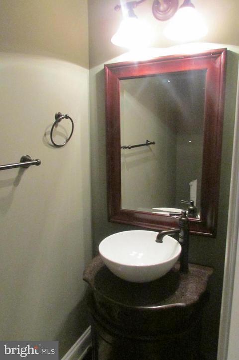 558 23rd Pl NE, Washington, DC 20002 photo 8